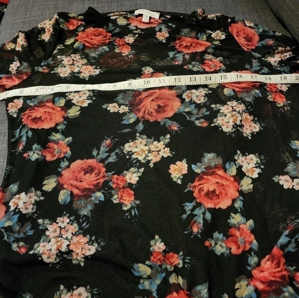 Faith and Joy floral with tank top attached - Picture 4 of 5